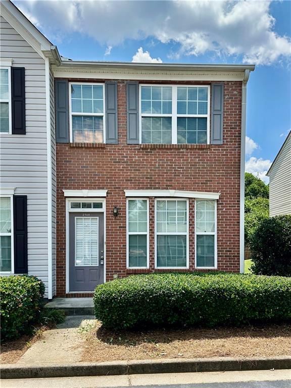 property at 2740 Heathrow Dr