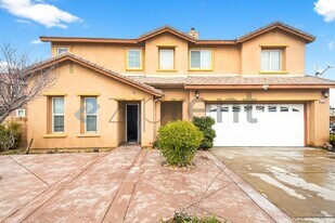 619 W Ave H 13 in Lancaster, CA - Building Photo