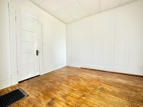 122 S Van Buren St in Green Bay, WI - Building Photo - Building Photo