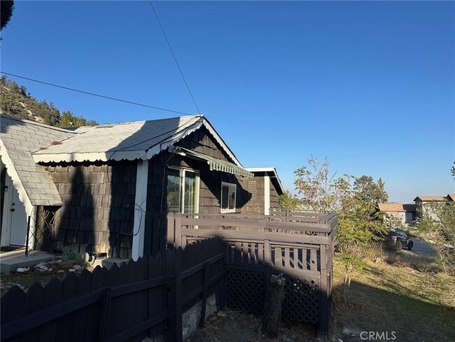 property at 736 Santa Cruz Trail