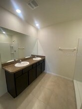 17217 Harvest Moon Way in Bradenton, FL - Foto de edificio - Building Photo