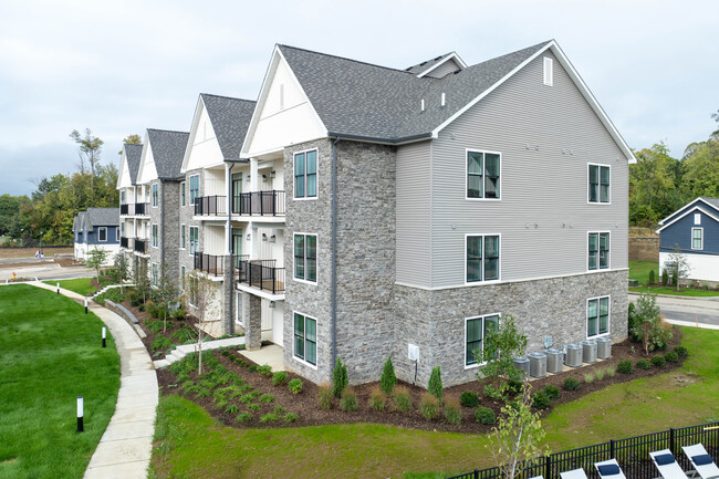 Parkview at Spring Hill Apartments in Akron, OH - Foto de edificio - Building Photo