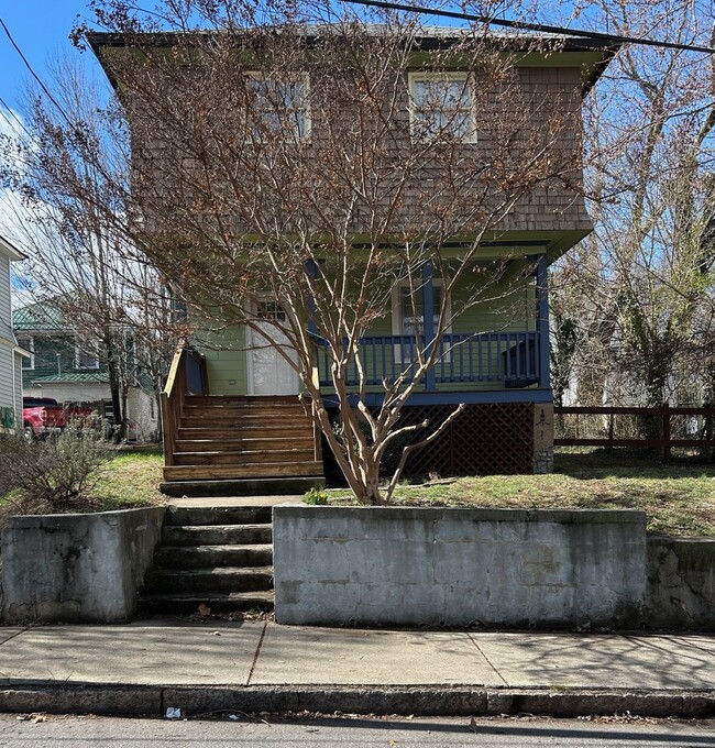 20 Holland St in Asheville, NC - Building Photo - Building Photo