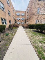 1711 W Estes Ave in Chicago, IL - Building Photo