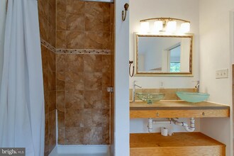 301 Loureiro Ln in Oxon Hill, MD - Building Photo - Building Photo