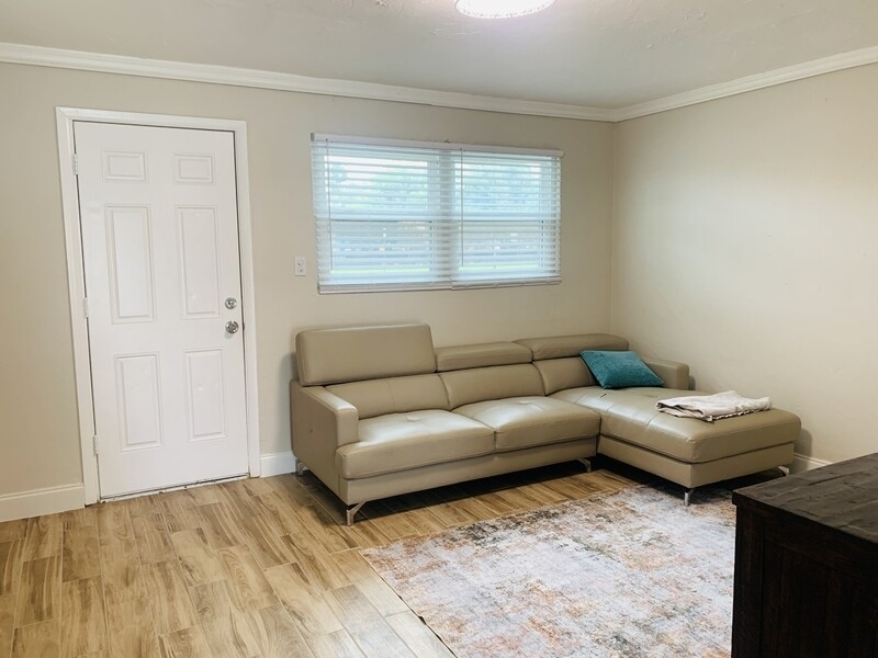 342 N Charles St in Daytona Beach, FL - Building Photo