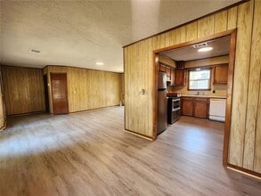803 N Oneal St in Caldwell, TX - Building Photo - Building Photo