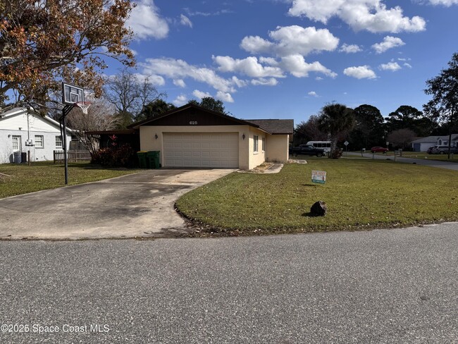 625 Amor Dr in Cocoa, FL - Foto de edificio - Building Photo