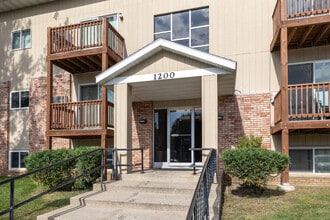 Four Seasons Apartments in Faribault, MN - Foto de edificio - Building Photo
