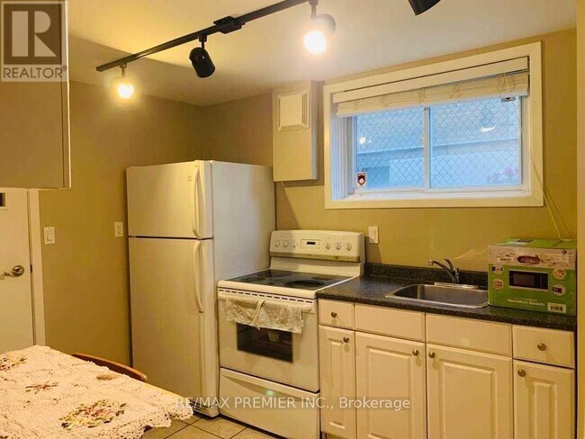 10 Jopling Ave N in Toronto, ON - Building Photo - Building Photo