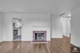 10107 33rd Ave SW in Seattle, WA - Foto de edificio - Building Photo