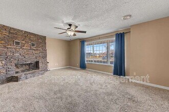 910 S 28th St in Rogers, AR - Foto de edificio - Building Photo