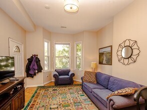 231 W 5th St, Unit 2 in Boston, MA - Building Photo - Building Photo
