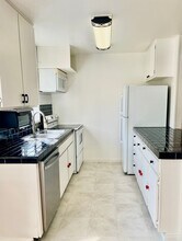 3142 Midway Dr in San Diego, CA - Building Photo - Building Photo