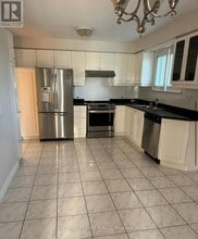 91 Rainbow Dr in Vaughan, ON - Building Photo - Building Photo