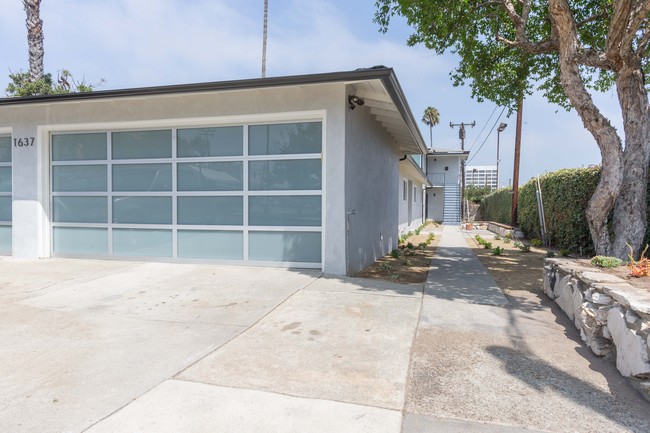 1637 E Palm Ave in El Segundo, CA - Building Photo - Building Photo