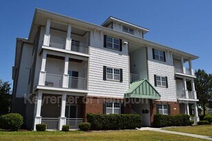 2424 Chancery Ln in Chesapeake, VA - Building Photo