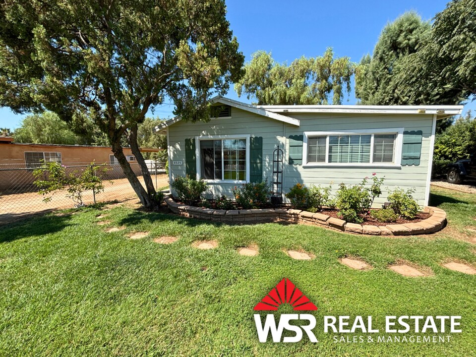4525 Avon St in Riverside, CA - Building Photo