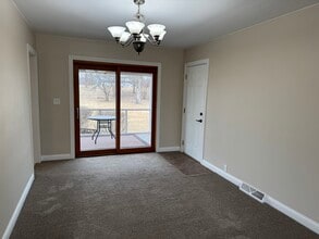 233 Manor Dr in Riverdale, IA - Building Photo - Building Photo