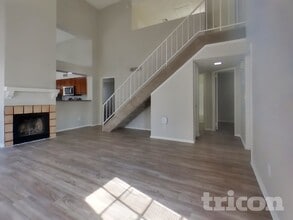 20840 N 21st Ave in Phoenix, AZ - Foto de edificio - Building Photo