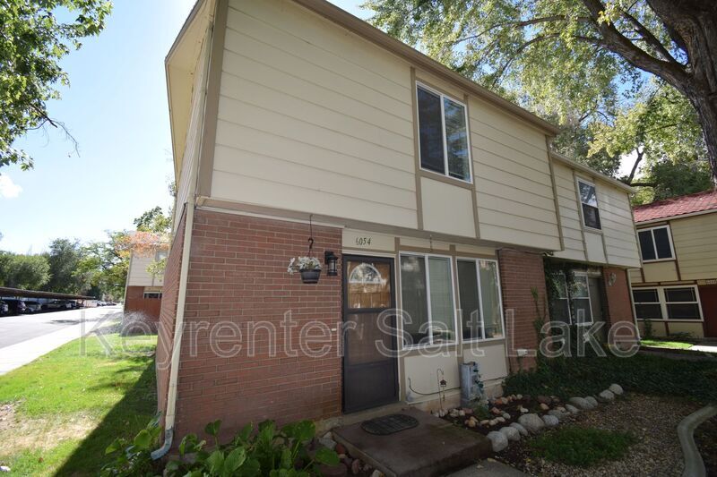 6054 S 2075 E in Holladay, UT - Building Photo