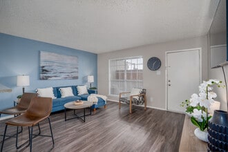 Emaret at Coastal Pointe in Clute, TX - Building Photo - Interior Photo