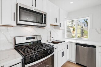 274 Cliff Dr, Unit 4 in Laguna Beach, CA - Foto de edificio - Building Photo