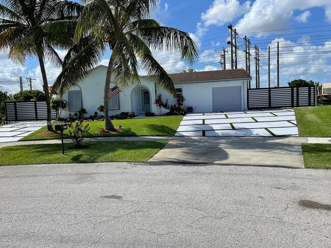 12455 SW 261st Terrace in Homestead, FL - Building Photo - Building Photo