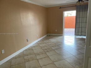 10851 SW 6th St-Unit -5 in Miami, FL - Foto de edificio - Building Photo