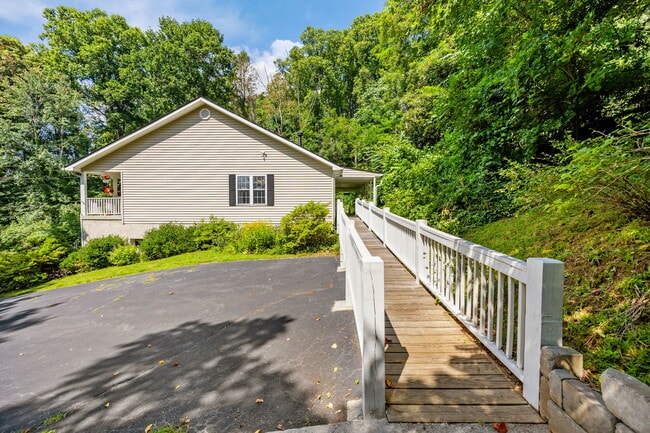 73 Waters Rd in Asheville, NC - Building Photo - Building Photo