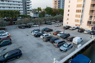 Eastern Shores White House in North Miami Beach, FL - Building Photo - Building Photo