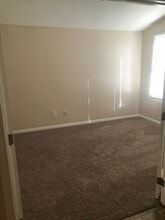 8911 Wheat Grass Ave in Bakersfield, CA - Building Photo - Building Photo