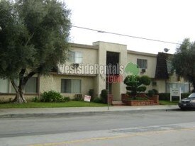 6310 Hazeltine Ave, Unit 208 in Van Nuys, CA - Building Photo