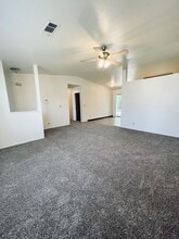 2537 Venus Way in Redding, CA - Building Photo - Building Photo