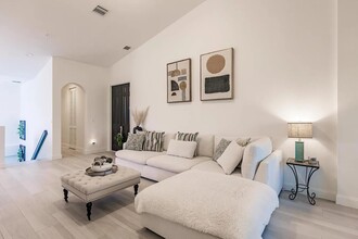 1455 Mariposa Cir, Unit 202 in Naples, FL - Building Photo - Building Photo