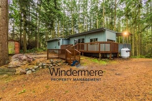 523 Hill Valley Dr in Coupeville, WA - Building Photo