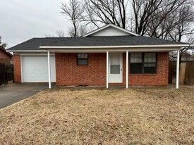 1313 E L St in Russellville, AR - Building Photo