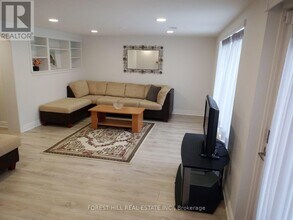 100 Grandview Ave in Markham, ON - Building Photo - Building Photo