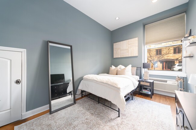 222 Grand St in Hoboken, NJ - Foto de edificio - Building Photo
