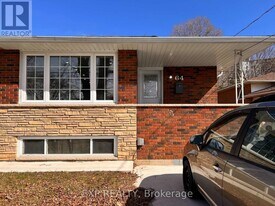 64 Gainsborough Rd in Hamilton, ON - Building Photo