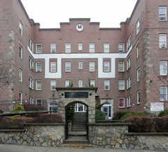 Milio Castle in Mount Vernon, NY - Foto de edificio - Building Photo