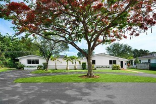 7575 SW 134th St, Unit 8L in Pinecrest, FL - Building Photo