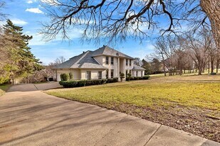 324 Rolling Oaks Ridge in Cedar Hill, TX - Building Photo