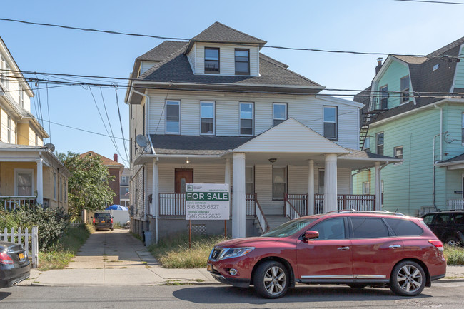 172 Beach 119th St in Rockaway Park, NY - Building Photo - Building Photo