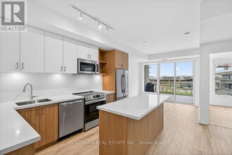 333 Sunseeker Ave in Innisfil, ON - Building Photo - Building Photo