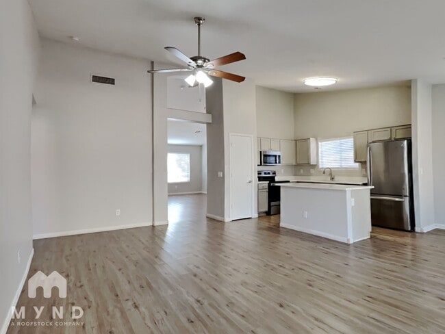 7922 W Whyman Ave in Phoenix, AZ - Foto de edificio - Building Photo