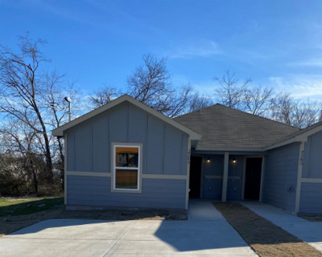 2203 Henry St-Unit -A in Greenville, TX - Building Photo - Building Photo