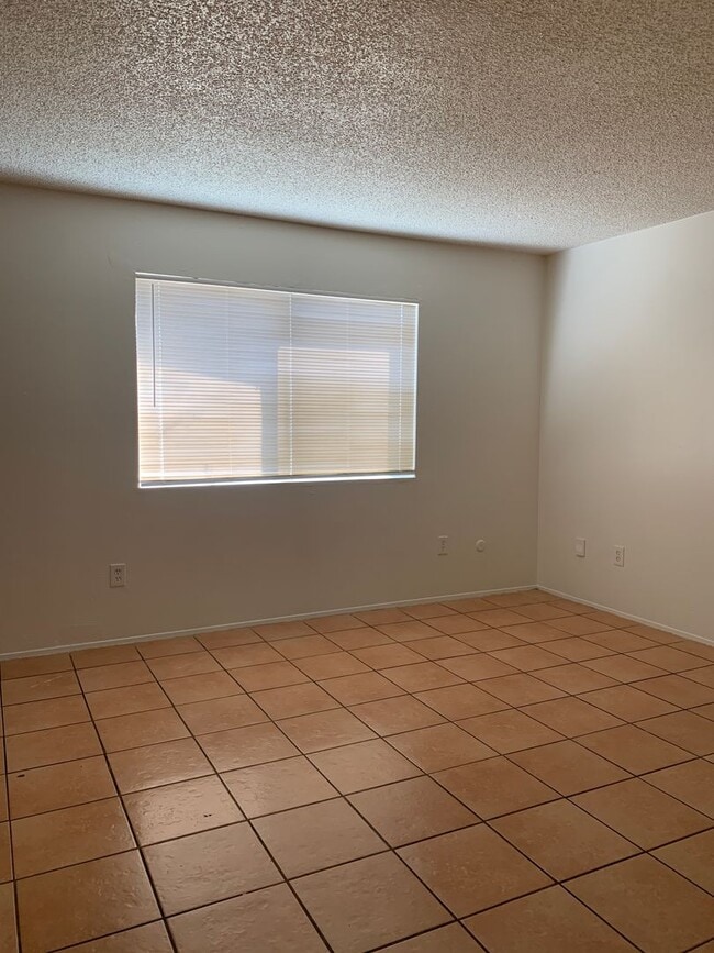 3616 Micheli Ct in Bakersfield, CA - Building Photo - Building Photo