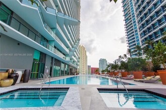 1300 S Miami Ave, Unit 2210 in Miami, FL - Foto de edificio - Building Photo