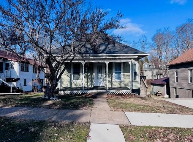 property at 113 E Fulliam Ave